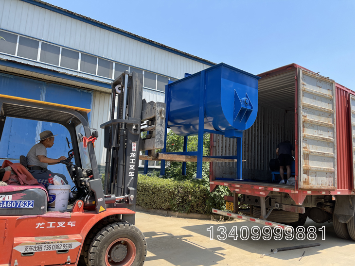 U型飼料攪拌機(jī) U型飼料攪拌機(jī)